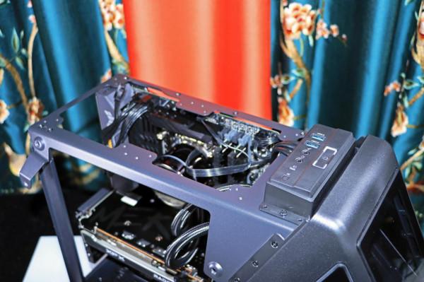 華碩 B660 重炮手 WiFi 登場，這算是半開放式主機嗎？