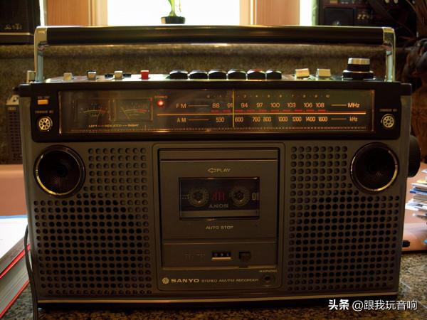 三洋 M-9980收錄機，是一款短小、中等大小的70年代行動式音響