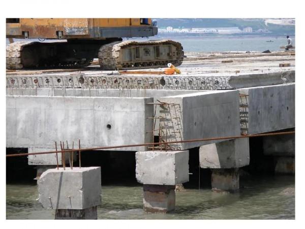 我軍首次港內爆破試驗，摧毀碼頭使敵艦隊沒了依託，達到速戰速決