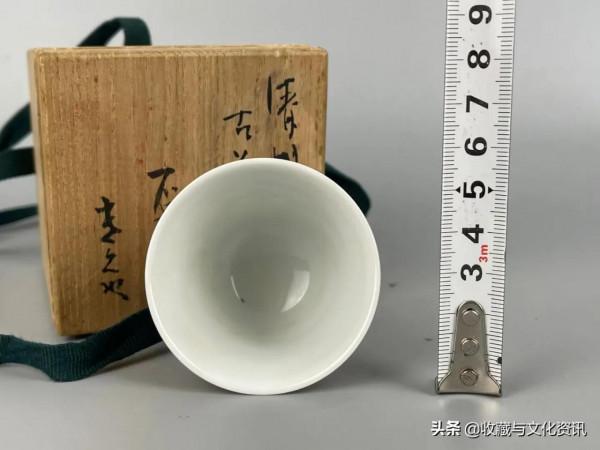 光緒官窯礬紅雲龍紋杯鑑賞