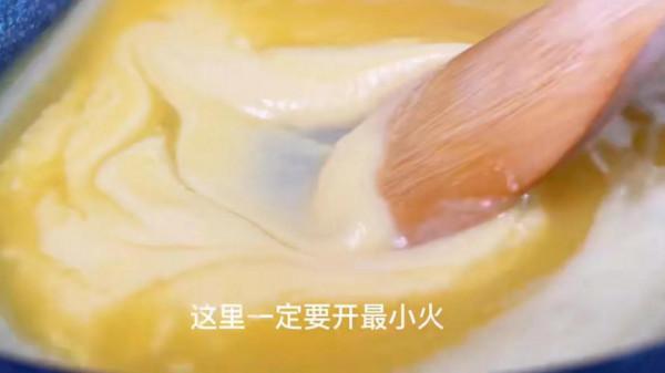 紅薯別再煮著吃了,做成紅薯糕,不放任何新增劑大人小孩都愛吃 紅薯別再煮著吃了,做成紅薯糕,不放任何新增劑大人小孩都愛吃