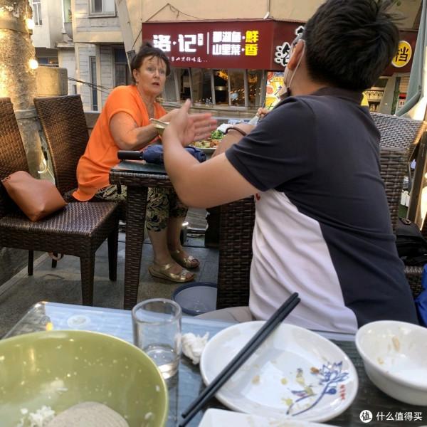 開小奔奔去廬山避暑，38°夏日凍得半路發抖