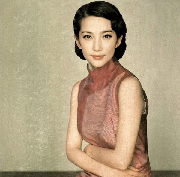 李冰冰的“上位”史，和她身後三個重要的“大功臣”