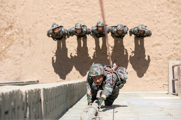 軍旅人生丨“全能魔鬼教頭”劉近:忠誠赤膽鑄就“特戰尖兵” 軍旅人生丨“全能魔鬼教頭”劉近:忠誠赤膽鑄就“特戰尖兵”