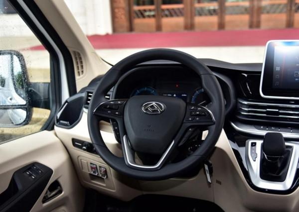 新能源也開始入侵民用客車,22萬的大通EV90,續航再長點就更好 新能源也開始入侵民用客車,22萬的大通EV90,續航再長點就更好