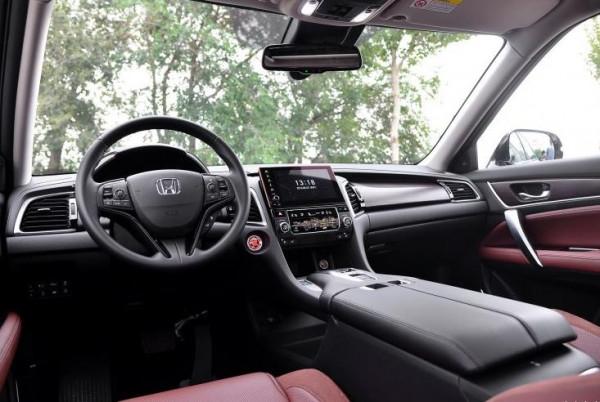 開完漢蘭達，再開朋友的冠道，對比後發現豐田和本田差距明顯