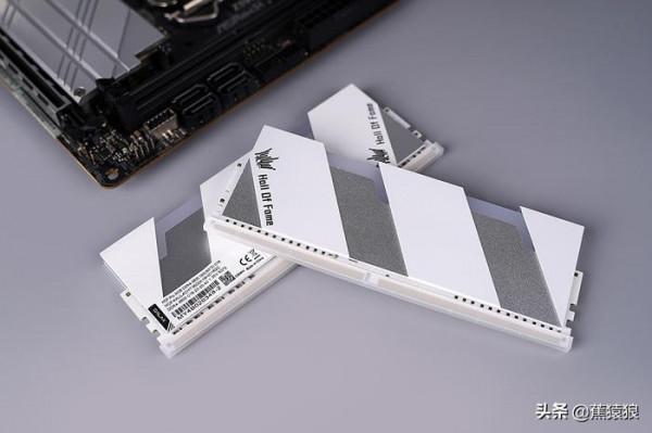 7&period;5L 小體積行動式，超頻三 蜂鳥 i100CG PRO ITX 機箱裝機分享