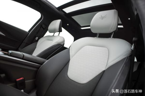 最大扭矩720牛·米 4.2秒破百 賽道試駕極狐阿爾法S 最大扭矩720牛·米 4.2秒破百 賽道試駕極狐阿爾法S