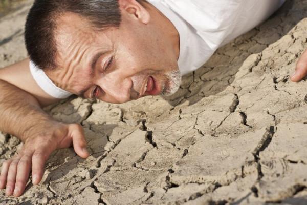 早上起來口乾是怎麼回事？不一定是糖尿病，可能是這4種病找上門