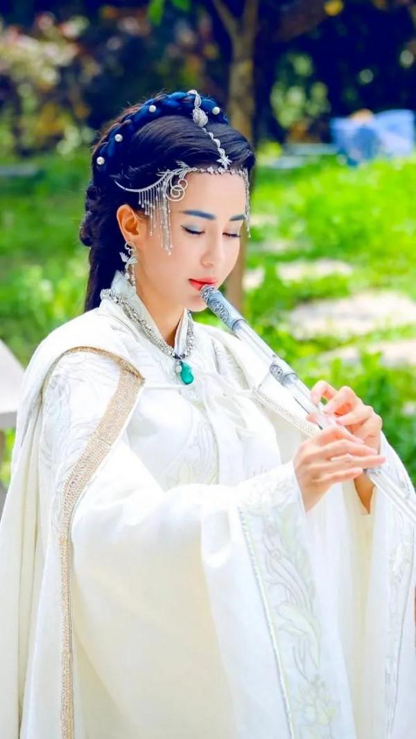 母其彌雅,雲南大山裡走出來的世界瑜伽女神 母其彌雅,雲南大山裡走出來的世界瑜伽女神