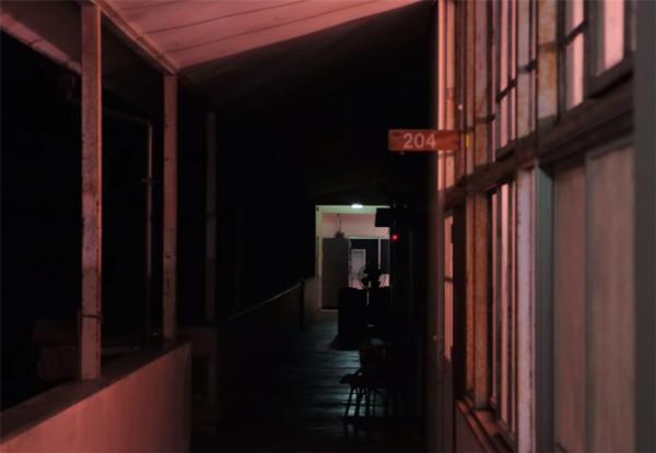 80後的他買下廢棄學校，獨居的日子一過就是7年，雖孤獨卻很自由