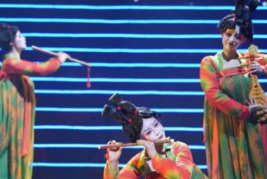 河南90後女孩因“青綠腰”火了,她美得動人心魄,讓人過目難忘 河南90後女孩因“青綠腰”火了,她美得動人心魄,讓人過目難忘