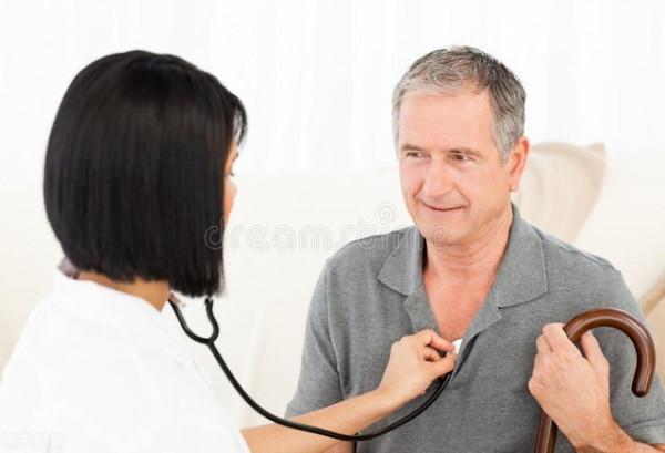 男子胸悶無三高，醫生說他心絞痛要住院！患者拒絕，差點猝死