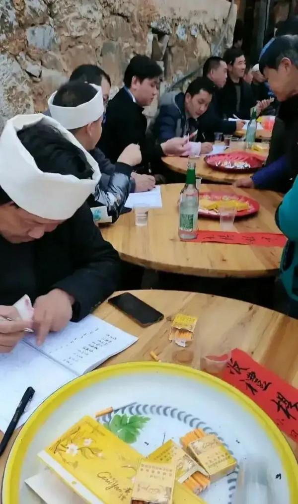 農村老人因病去世，五個兒子收五份禮金，到底哪裡不對勁？