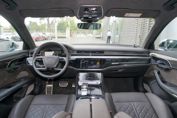 配V8發動機迸發571匹馬力,車長5309mm,解讀奧迪S8 配V8發動機迸發571匹馬力,車長5309mm,解讀奧迪S8