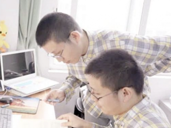學霸雙胞胎周海周洋：為照顧母親，一人放棄清華，一人放棄中科院
