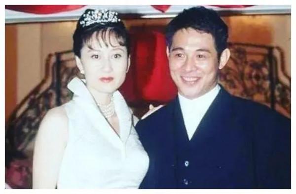 李連杰合作過的香港女星不下十數位,為何對利智情有獨鍾 李連杰合作過的香港女星不下十數位,為何對利智情有獨鍾