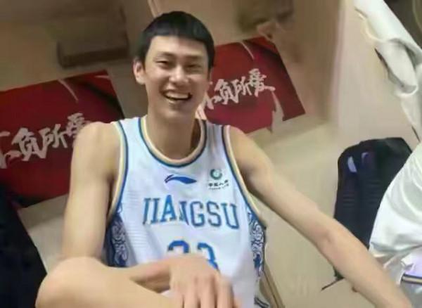 征戰CBA的10位“球二代”(排名不分先後) 征戰CBA的10位“球二代”(排名不分先後)