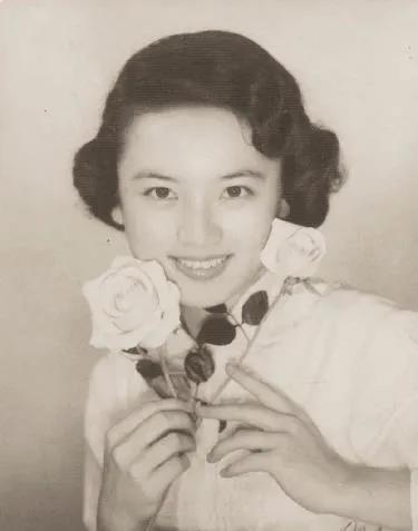 香港女星石慧嫁給傅奇,被嬌寵半個多世紀,歷經磨難仍恩愛如初 香港女星石慧嫁給傅奇,被嬌寵半個多世紀,歷經磨難仍恩愛如初