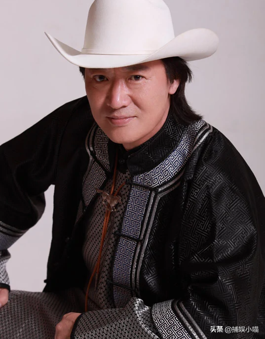 吉祥三寶一家三口現狀，爸爸病逝，媽媽成教授，女兒美出了新高度