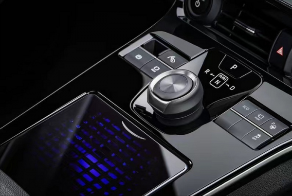 豐田純電平臺量產車來了!太陽能充電板/四驅長續航 豐田純電平臺量產車來了!太陽能充電板/四驅長續航