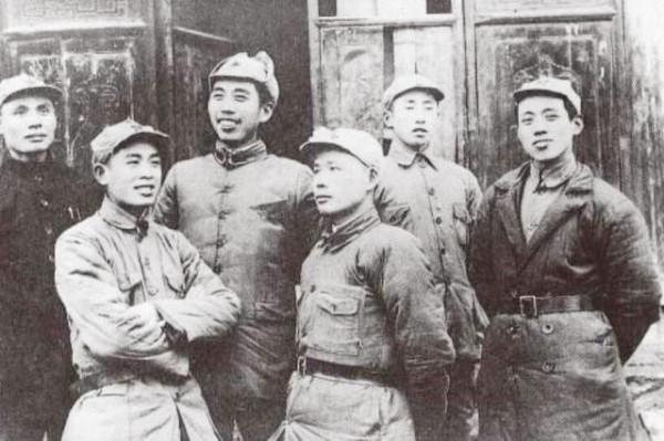 剛開完軍事會議，八路軍作戰計劃就遭洩露，司令員大怒，掏出手槍