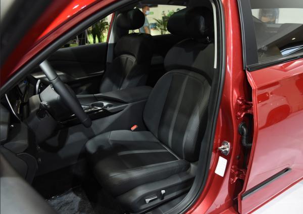 寶駿RC-5解析,掀背設計1.5T引擎夠用,可惜底盤拉跨! 寶駿RC-5解析,掀背設計1.5T引擎夠用,可惜底盤拉跨!