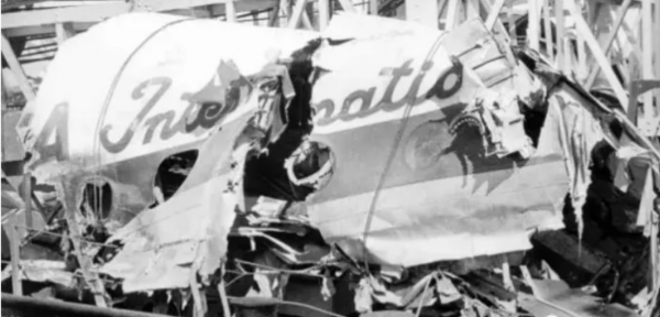 1955年蔣介石派人暗殺周恩來,飛機爆炸後,發現周恩來不在飛機上 1955年蔣介石派人暗殺周恩來,飛機爆炸後,發現周恩來不在飛機上