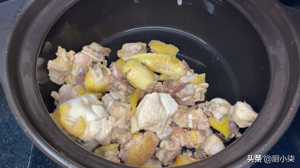 天氣冷了，雞湯這樣煲，太鮮了