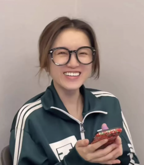 大衣+毛衣,大衣+連衣裙,保暖顯瘦時髦炸了 大衣+毛衣,大衣+連衣裙,保暖顯瘦時髦炸了