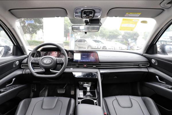 解析第七代伊蘭特,標配倒車影像+8英寸大屏,油耗僅5.3L 解析第七代伊蘭特,標配倒車影像+8英寸大屏,油耗僅5.3L