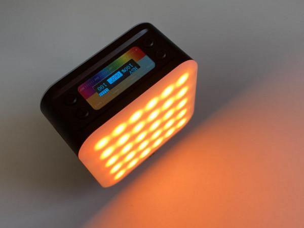 隨身裝口袋,助你拍下原生色彩,斯莫格雙面補光燈 隨身裝口袋,助你拍下原生色彩,斯莫格雙面補光燈