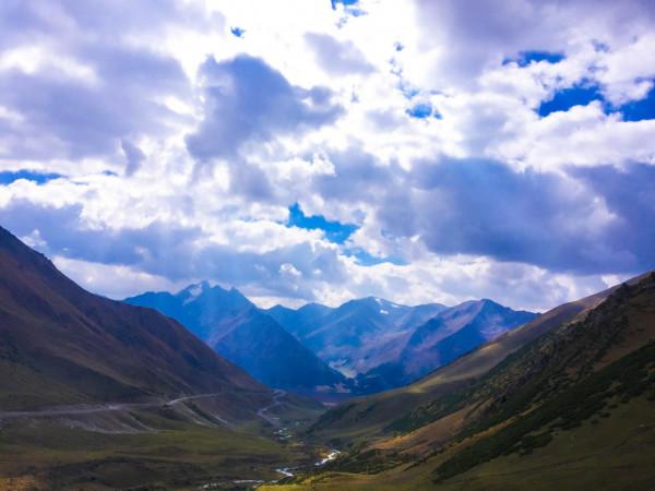 為什麼看不懂天山山脈，你就看不懂新疆？