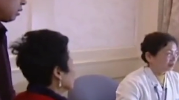 女子自稱五年沒吃一口飯，只喝自來水，一吃飯就渾身疼痛