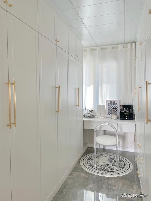 120㎡的家主衛改成衣帽間，客衛設計雙槽浴室櫃，滿足心願和使用