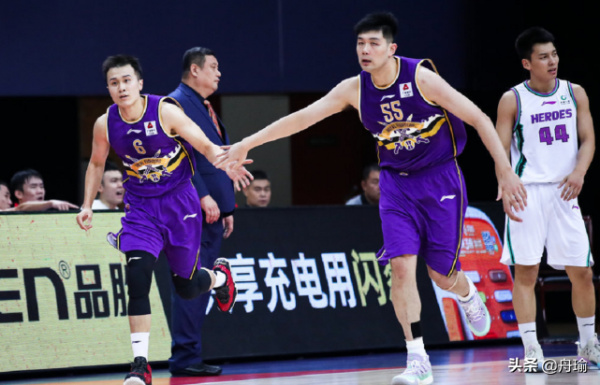 CBA第六輪綜述:阿聯復出廣東連勝,張帆得分稱霸,周鵬超越姚明 CBA第六輪綜述:阿聯復出廣東連勝,張帆得分稱霸,周鵬超越姚明