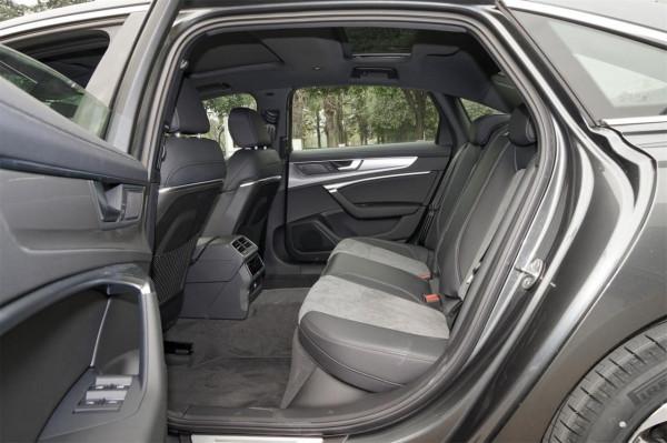 奧迪A6L PHEV車型,售50.8萬,NEDC綜合油耗2.1L/100km,油耗經濟 奧迪A6L PHEV車型,售50.8萬,NEDC綜合油耗2.1L/100km,油耗經濟