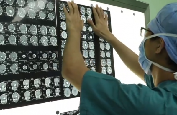 廣西2歲男孩腦部驚現巨大腦瘤,手術過程中風險重重,最後結果如何 廣西2歲男孩腦部驚現巨大腦瘤,手術過程中風險重重,最後結果如何