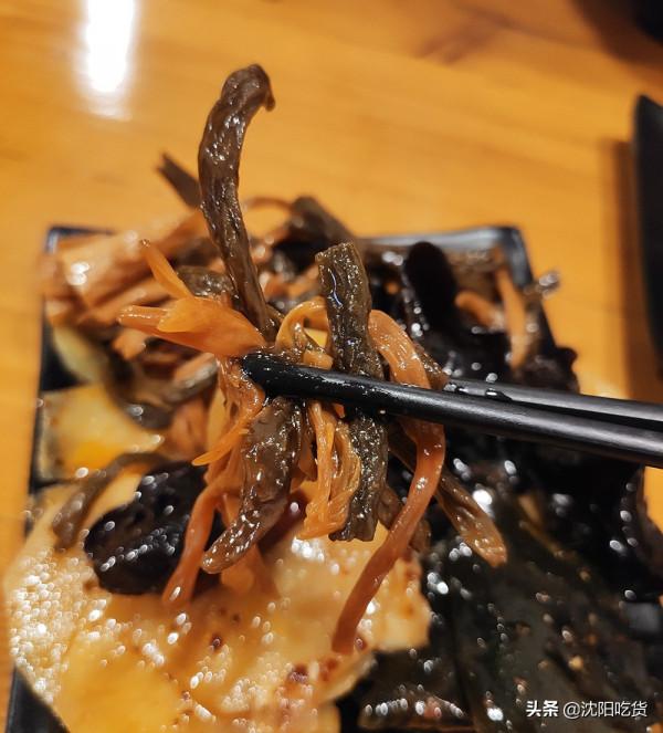 在米線店被鴨子圈粉了,鴨血粉絲和麻辣鴨貨都比米線有特色的 在米線店被鴨子圈粉了,鴨血粉絲和麻辣鴨貨都比米線有特色的