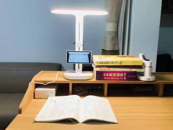 一臺高標準護眼燈還自帶學習機功能,是否能取代培訓機構的輔導? 一臺高標準護眼燈還自帶學習機功能,是否能取代培訓機構的輔導?