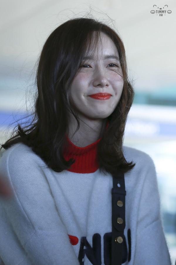 林允兒機場飯拍2面板超級好，笑容甜美