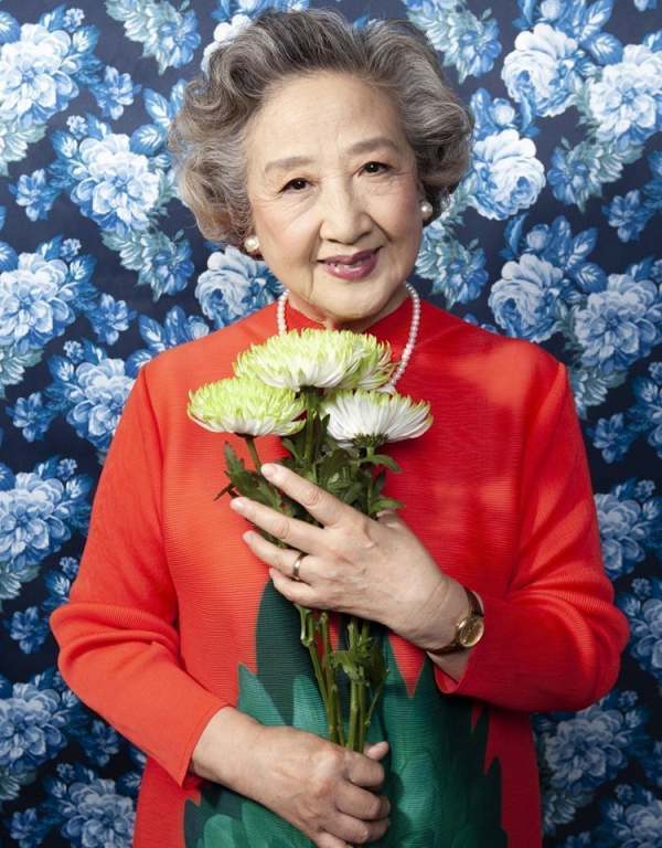 紅色大衣怎麼穿不顯豔俗，試試這些搭配方式，高階又明豔