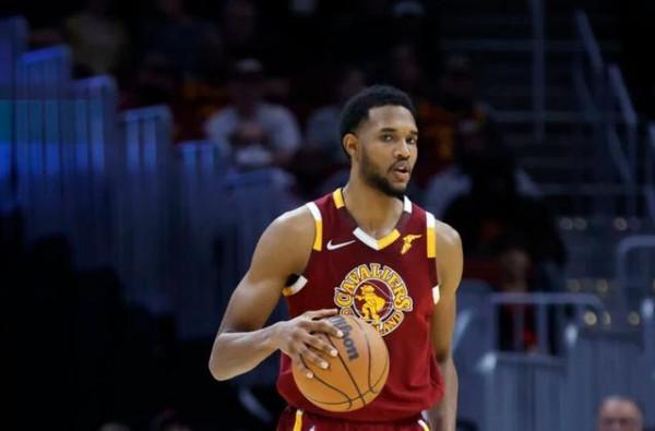 霍華德遭湖人棄用!火箭內訌慘敗雄鹿,經紀人闢謠詹姆斯離隊傳聞 霍華德遭湖人棄用!火箭內訌慘敗雄鹿,經紀人闢謠詹姆斯離隊傳聞