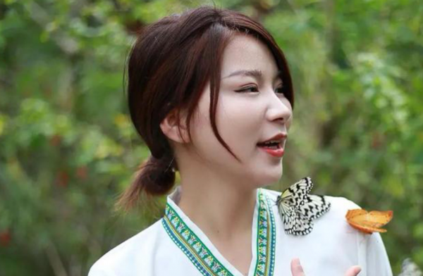河南拾荒老頭養大棄嬰，為報父恩關掉公司帶父全國遊，被央視點贊