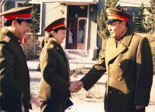 軍長上任,副軍長懵了:你不是我當年俘虜的那個小兵嗎? 軍長上任,副軍長懵了:你不是我當年俘虜的那個小兵嗎?