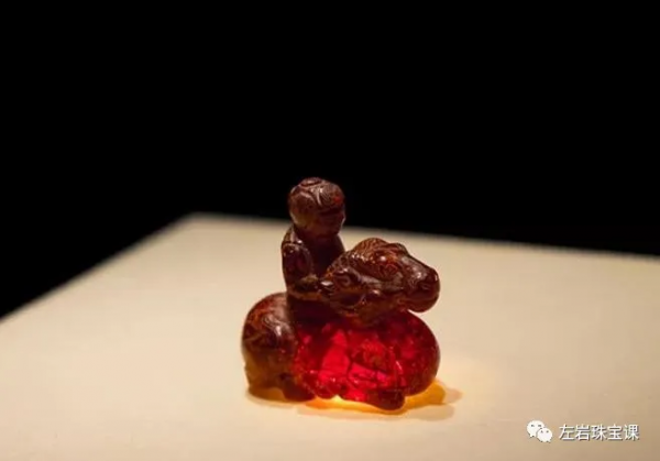 左巖珠寶課:關於血珀,你想了解的全在這兒 左巖珠寶課:關於血珀,你想了解的全在這兒