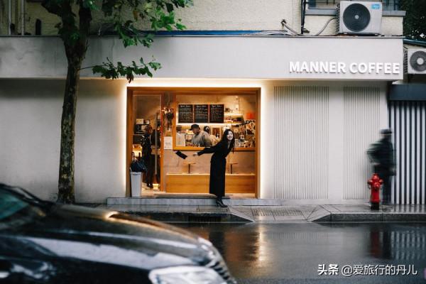 菅紉姿一襲黑色穿搭氣質滿滿，高階感十足