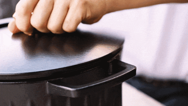 一口帶翅的鍋,進烤箱入火海 一口帶翅的鍋,進烤箱入火海