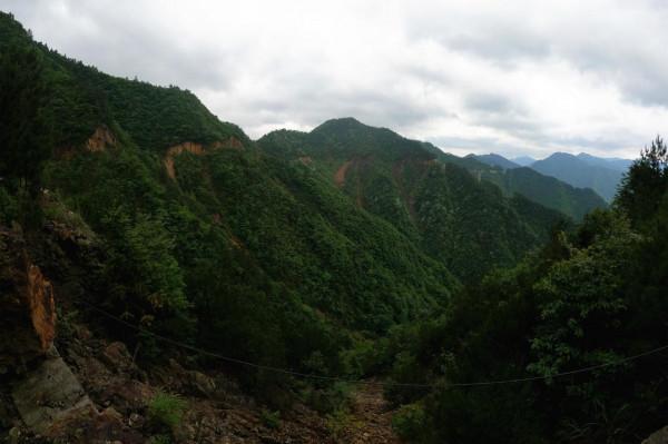 國慶出遊不扎堆！送您“徽州天路”自駕遊攻略，驚險刺激人少景美