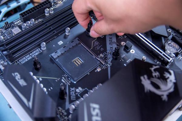 微星X570S主機板領銜，三套件助力打造開放式桌面主機